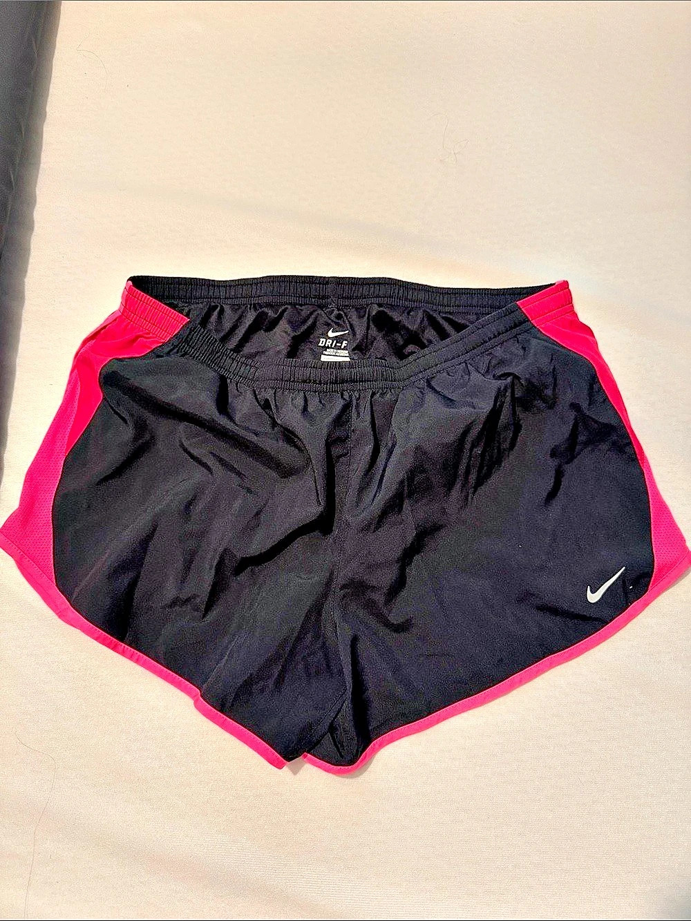 Women’s Nike Dri-FIT Tempo Running Shorts Black & Pink Size Large